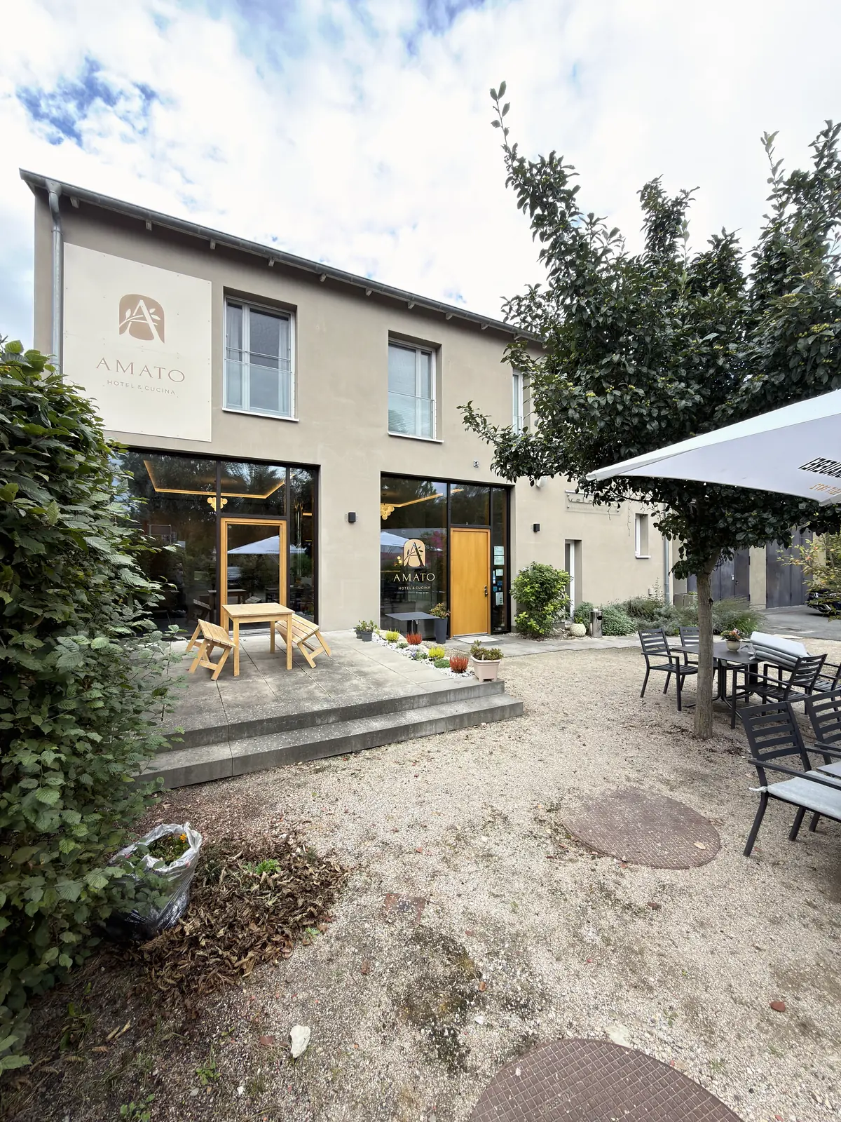 Eingang und Innenhof des AMATO Hotel & Cucina